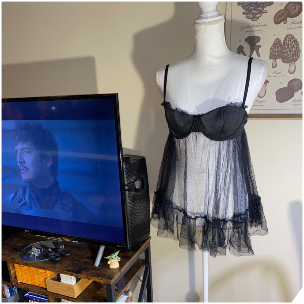 VS Black Tulley Nighty; 36C